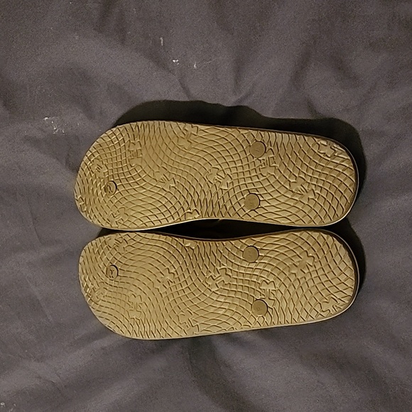 Under Armour Flip Flops - Picture 2 of 3